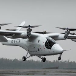 Vertical Aerospace avança em testes de eVTOL com voo inédito sem amarras