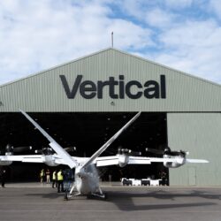 Vertical Aerospace inaugura nova linha de montagem de eVTOLs